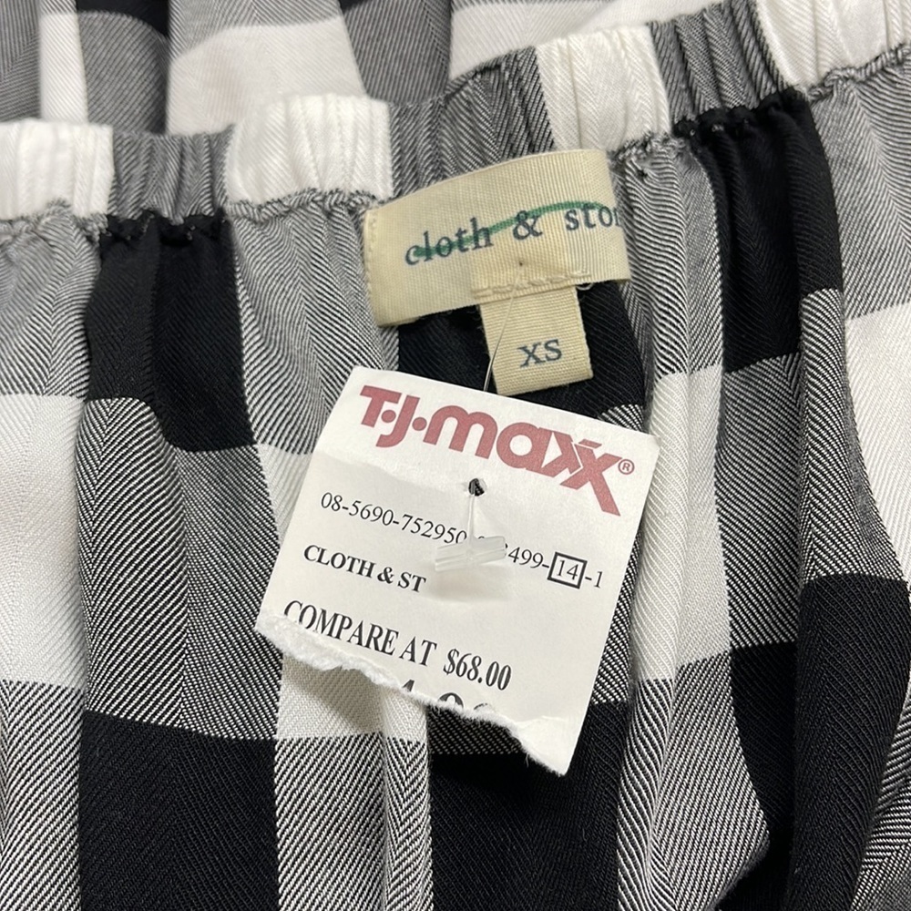 Cloth & Stone NWT Black and White Buffalo Check Off The Shoulder Top - Picture 10 of 12